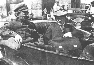 Лев Троцкий и Леонид Серебряков. 1925