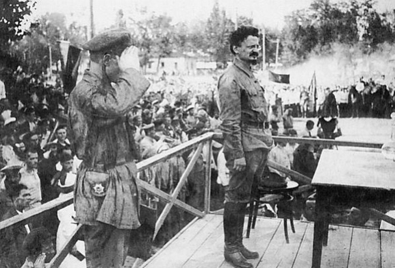 Выступление Троцкого на митинге в Екатеринодаре. 1920
