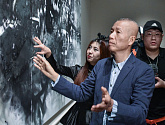 Выставка китайского художника Цай Гоцяна о революции 1917 года открывается в Москве  
